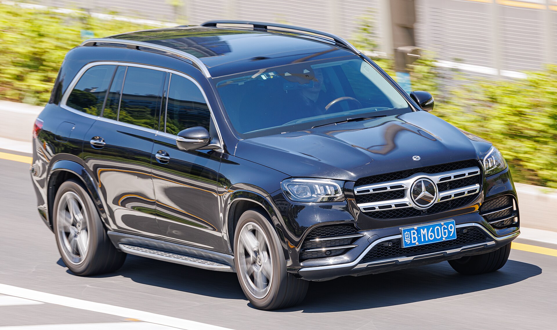 Black Mercedes-Benz GLS (X167) rolling shot, front three-quarter view
